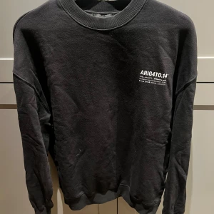 Axel arigato sweatshirt - Axel arigato sweatshirt. Använd 1 gång. Storleken XS sitter true to size.