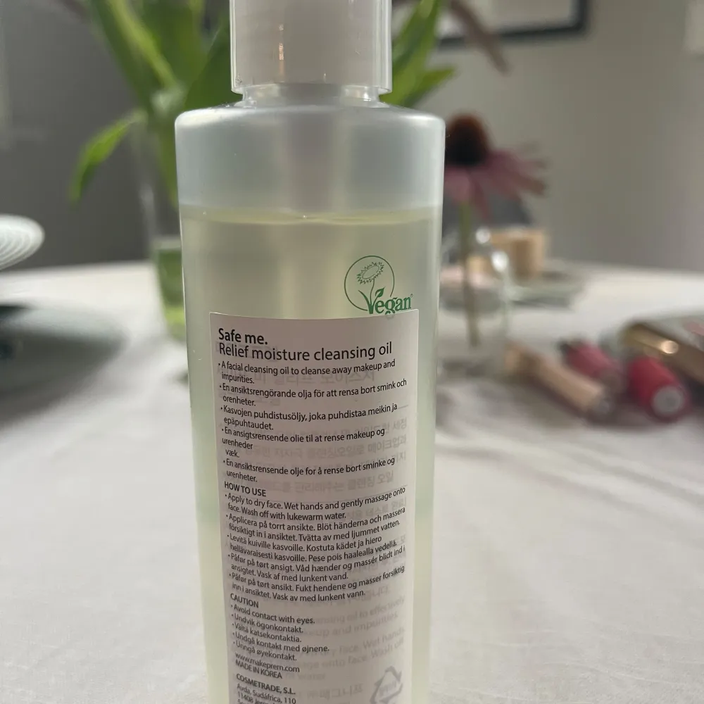  Make P:rem Safe Me Relief Moisture Cleansing Oil 210 ml. Syns på bilden hur mycket som är kvar. . Skönhet.