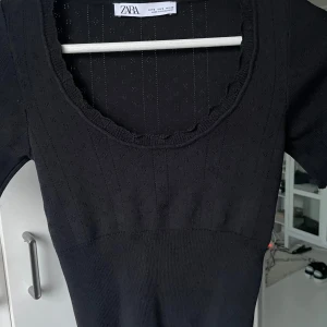 Zara - Fin topp från zara med mönster på, skriv vid frågor!