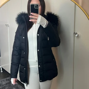 Rockandblue jacka - Jacka från Rockandblue i fint skick.  Nypris 3499. Avtagbar fuskpäls.