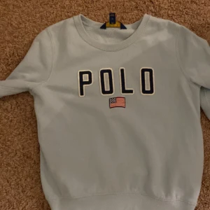 Polo tröja  - Säljer min fina polo Ralph Lauren tröja på grund av komme Inge till användning nypris 1300kr bra skick 