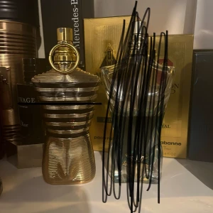 Le male elixir 125ml - Se mängd på bilden. Förvarat i en mörk och sval garderob. Behövde öppna sprayaren eftersom att det inte gick att spraya-se bild 