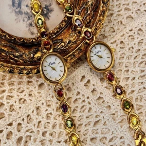 Vintage klocka - Vintage klocka köpt från Shein, aldrig använd🕝