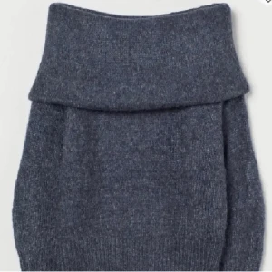 Offsholder tröja  - Säljer då den inte har kommit till användning och den är lite stor på mig. Kontakta gärna om du har någon fråga kring plagget 🥰. Ingen retur!