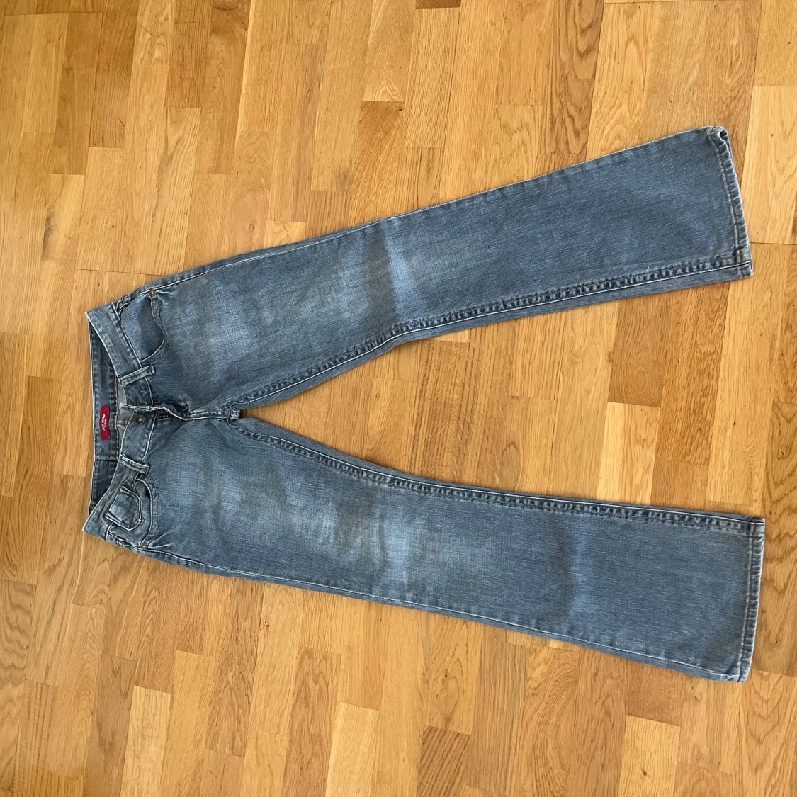 Lågmidjade bootcut jeans från reserved - 90