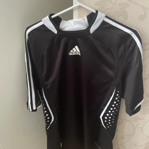 Adidas tröja  - Ny utan användning 