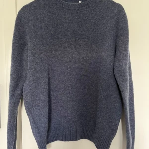Blå stickad tröja - Fin blå stickad tröja, använd en gång, kommer från weekday