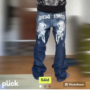 ANGEL DEVIL JEANS🔥 - As feta jeans som jag säljer pga inte använder så mycket längre. Han som sålde dom var 190 och passade honom. Jättebra passform och väldigt laidback🤗 köpta för 700