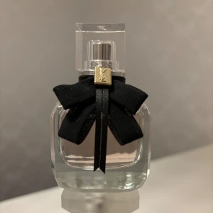 Ysl mon  - En äkta Ysl mon EDP 30 ml endast testad. Dock var inte doften något för mig .