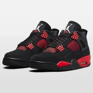 Jordan 4’s Red Thunder - Säljer dessa pga att dom är för små. Använda 3-4 gånger! Inga defekter och skickas med original boxen (samt dubbelbox om man vill, skriv isf innan ni köper!) pris går att diskutera vid snabb affär.