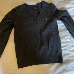 Gant stickad tröja - Gant stickad tröja. Grå. Fint skick. Storlek S. Pris kan diskuteras.