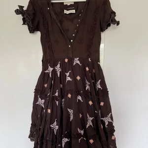 Odd Molly klänning - Blommig Odd Molly klänning🧸🎀 Odd Mollys storlek 1= Small (36) Kjolen har två lager!  Knappt använd!