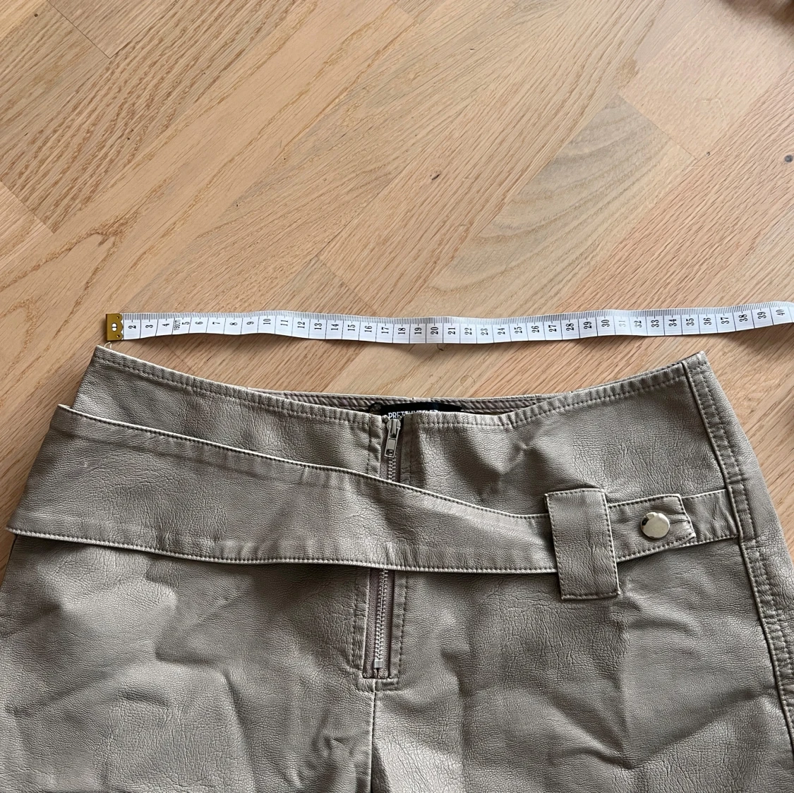 faux leather byxor beige - 91