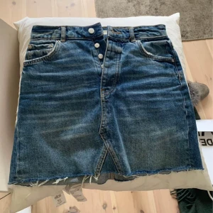 Jeanskjol, XS / 34 - Kjol i denim, strl XS. Skön och relativt stretchig.