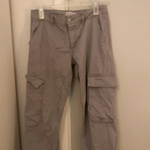 Cargo byxor - Andvända 4 gånger finns inget fel på dom, de är lågmidjade