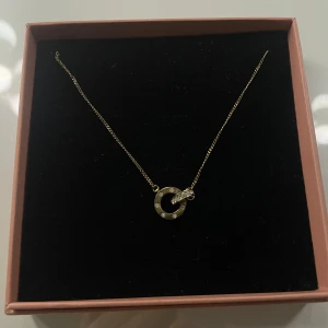 Edblad halsband - Superfint guldigt halsband från Edblad. Köpte för ca 1 år sen men kommer inte till användning! Nypris 450kr❤️ öppen för prisförslag 