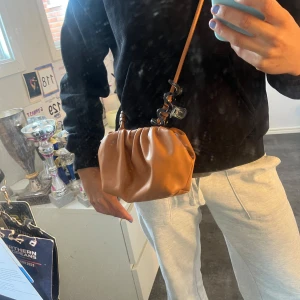 Clutch väska  - Superfin clutch väska som liknar den från Jackie. 🍵💘