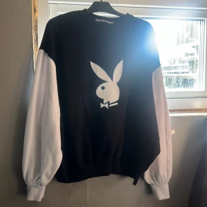 Playboy tröja - Knappt använd , fint skick.