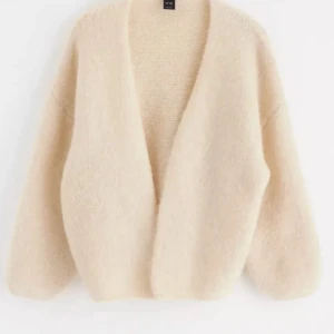 Kofta!!! - Säljer min knappt använda kofta från Lindex då den är för stor för mig! Skriv för bättre bilder!❤️🪭👙