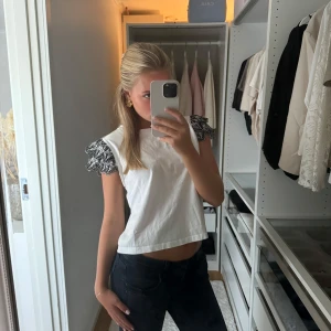 Zara tröja - Super fin tröja, super bra kvalite🎀🎀 Ingen effekt osv. Säljer pågrund av att den inte kommer till användning längre 💖