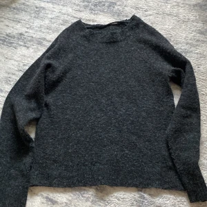 Vero moda - Stickad svart tröja jätte mysigt o skön 