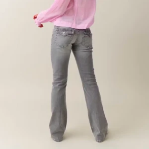 Grå gina tricot bootcut jeans - helt nya bara testade, prislapp kvar. från young gina tricot i storlek 170 