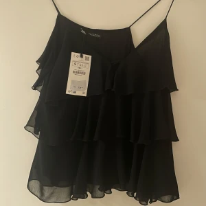 Fest topp zara - Oanvänd linne blus. I storlek S.  