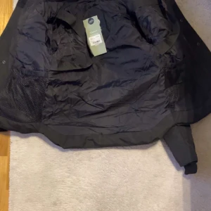 Canada goose jacka mackmillan - Säljer helt ny Canada goose mackmillan i storlek S finns inga fel ingenting helt ny!