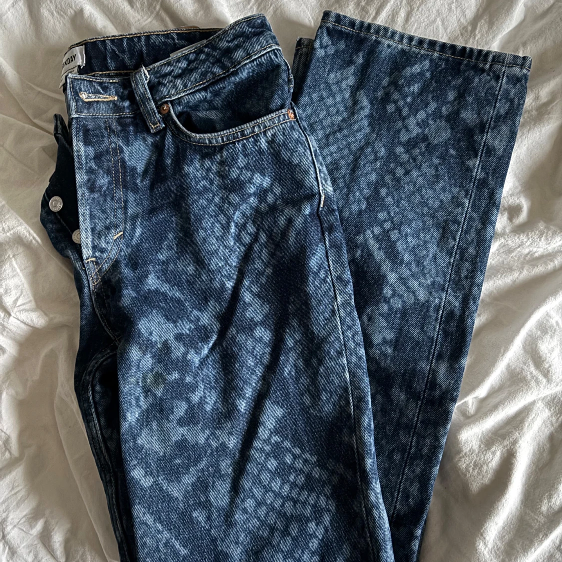 Mönstrade jeans från Weekday