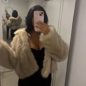 Pälsjacka  - Skit snygg pälsjacka 