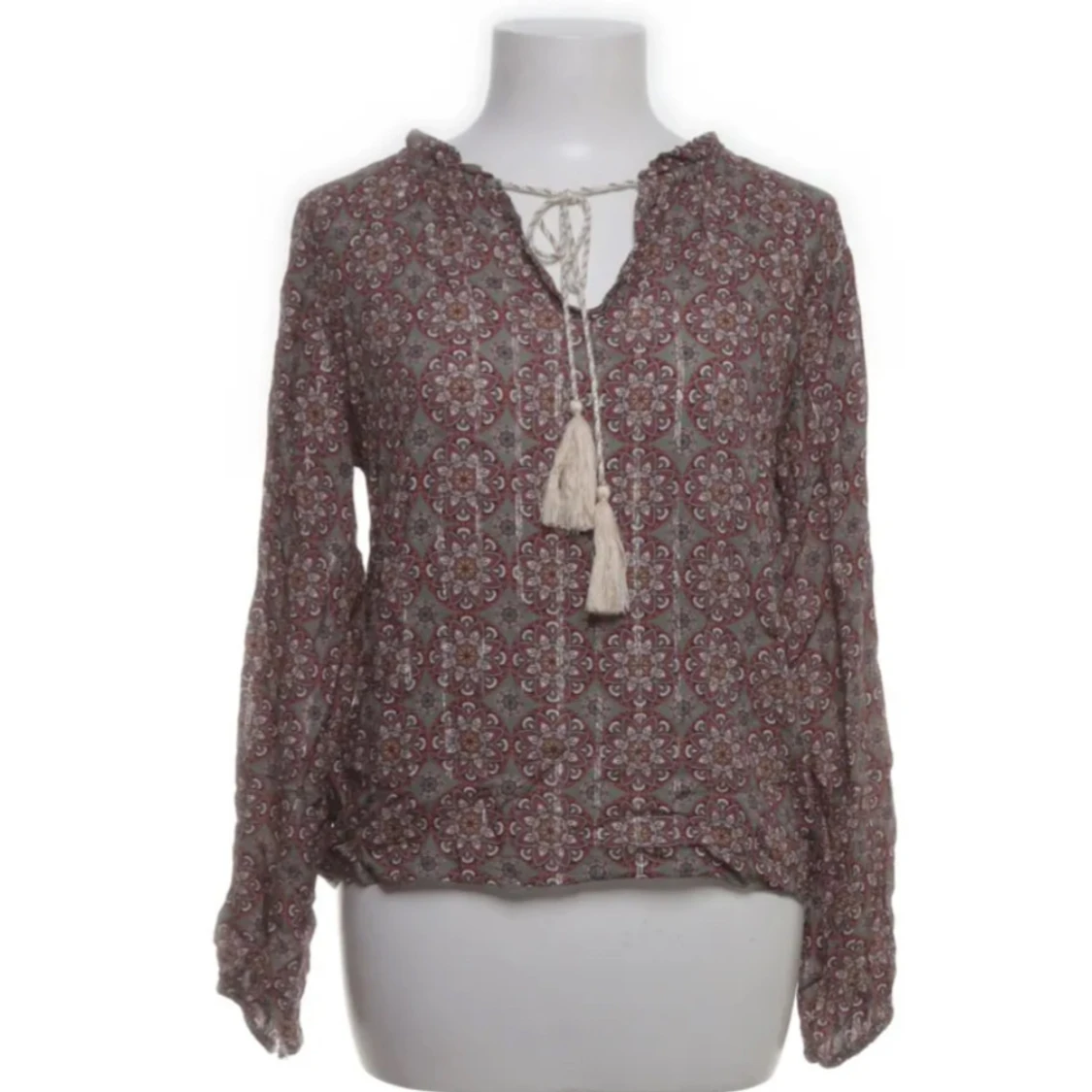 Gullig blus från DEFINE