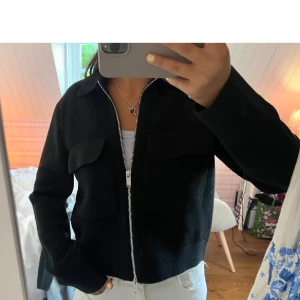 Svart stickad bomullsjacka - Fin tunn stickad jacka! 