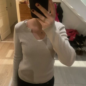 Beige ribbad tröja från NA-KD - bra skick!