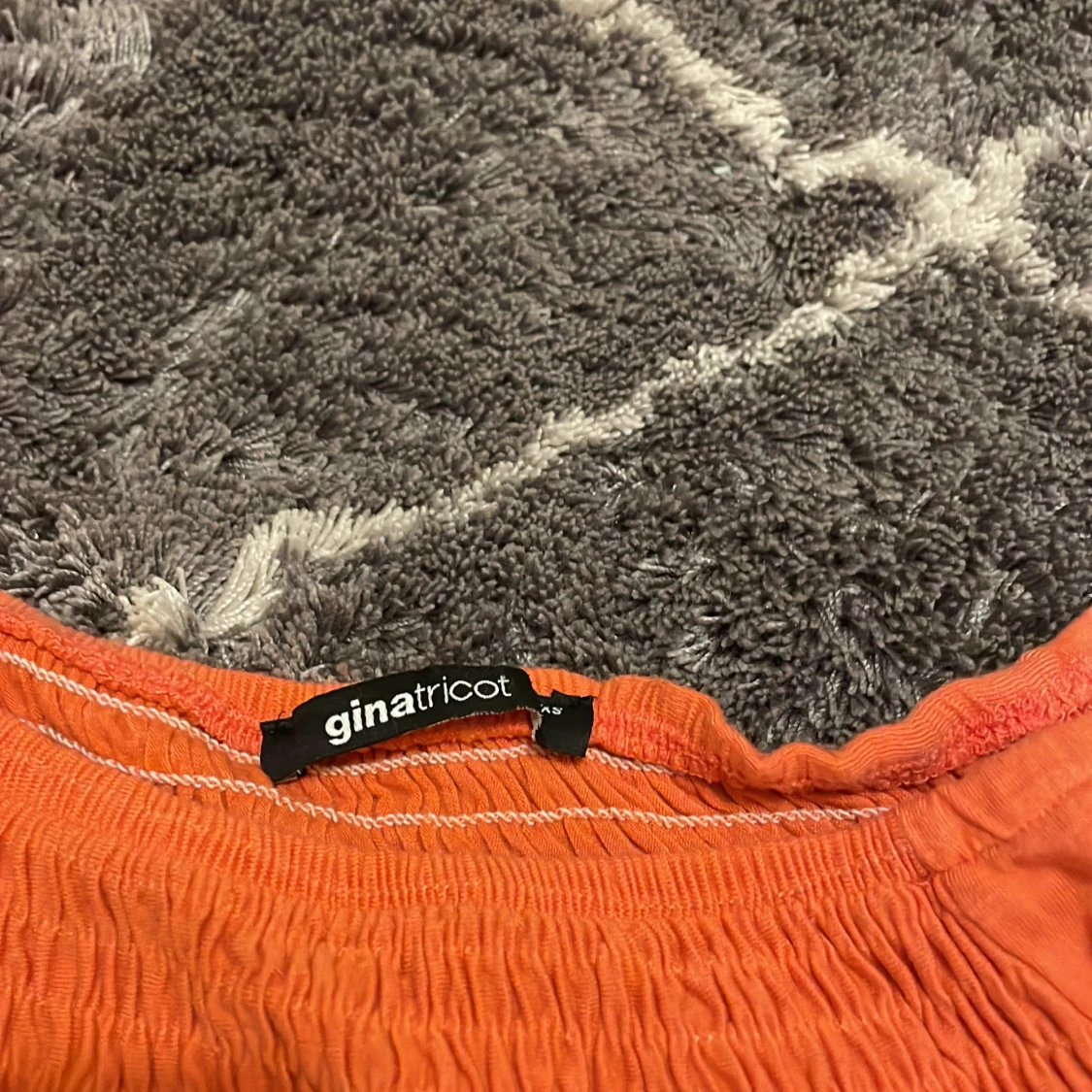 Orange topp från Gina Tricot - 2