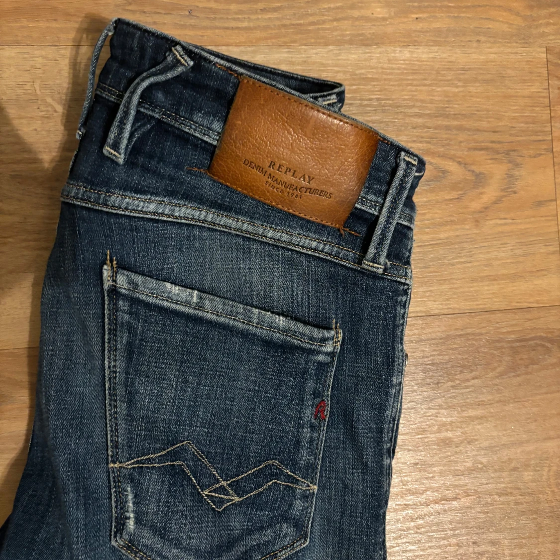 Mörkblå jeans från Replay - 2