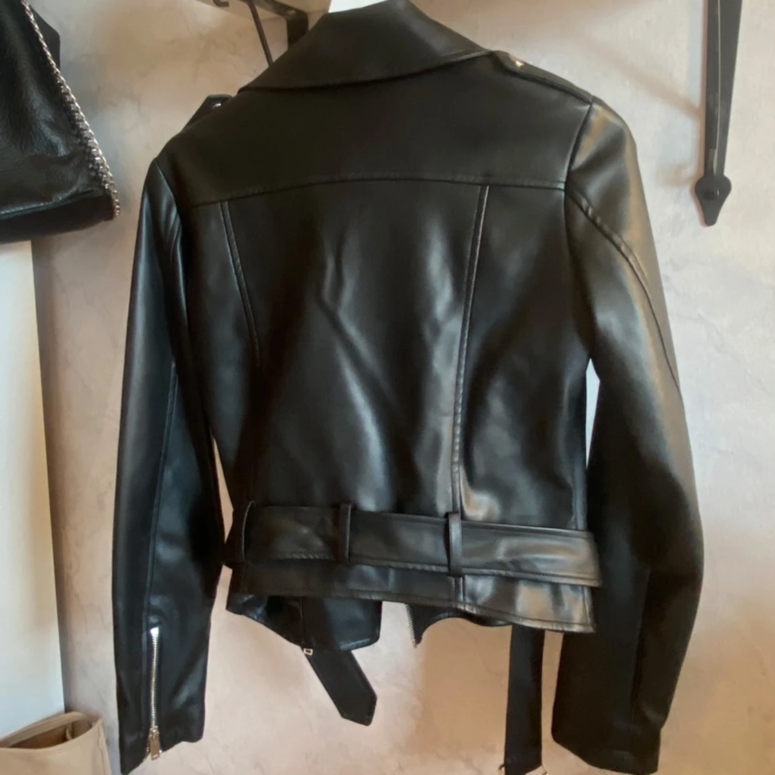 Svart skinnjacka  - 1