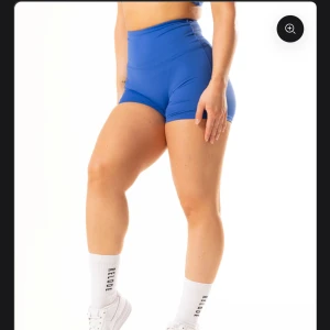 Relode vibe shorts - Supersnygga blåa short från relode i modellen ”vibe”💙 jätteskönt material med invisible scrunch!! Endast använda 1 gång. Lappen är bortklippt men storleken är S. Nypris 500kr! Säljer ett par till i samma modell!