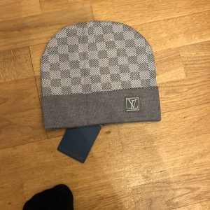 Louis Vuitton mössa - Säljer min lv mössa då den inte används längre skriv vid intresse