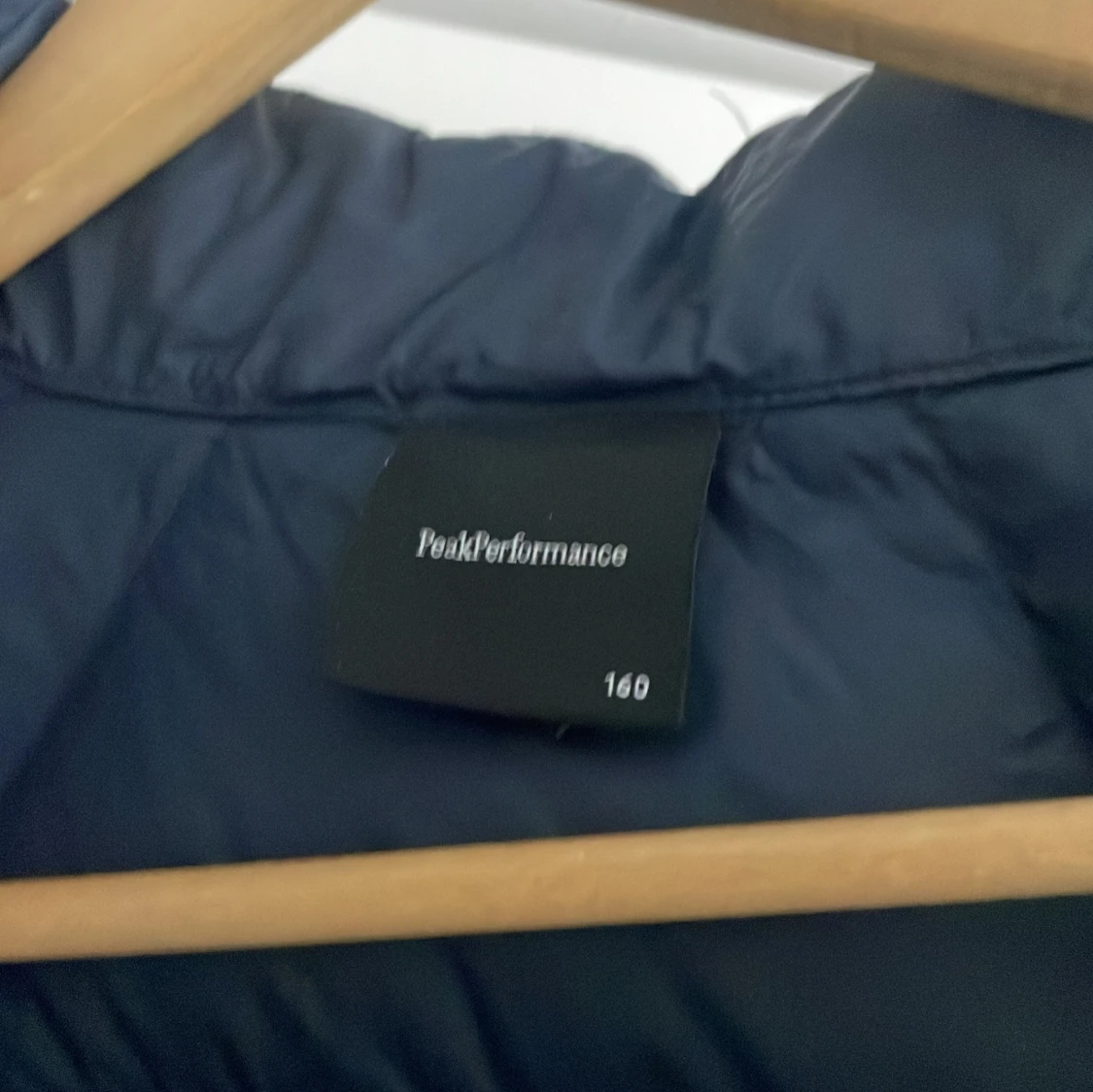 Mörkblå dunjacka från Peak Performance - 4