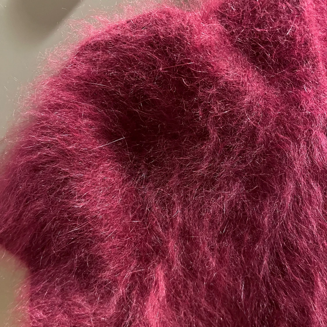 Vinröd angorakofta  - 2