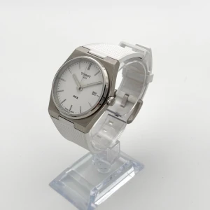 Tissot PRX - • Modell: Tissot PRX • Storlek: 40mm • Referens: T137.410.17.011.00 • År: 2023 • Skick: Ny • Medföljer: Fullset