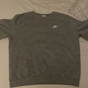 Nike sweatshirt  - Nästan aldrig använd! Som ny! 