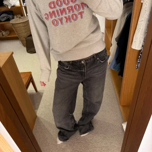 Low waist baggy jeans - Sååå coola baggy jeans från Zara! Low waist och utan stretch! Det är långa på mig som är 167cm!