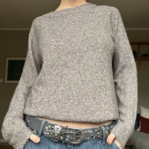 Stickad tröja - Mysig beigegrå stickad tröja🌺