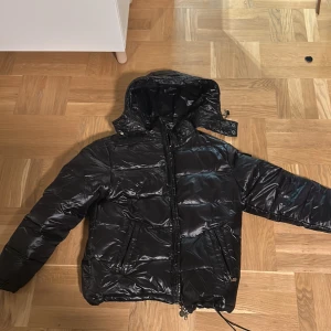 Mocler jacka - Inte använd storlek 13y- jag säljer för att jag använder inte den
