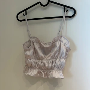 Nakd topp  - Festtopp,aldrig använd. 