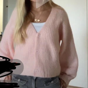 Intressekoll på min rosa kofta💖💖 - Skriv prisförslag om du är intresserad💓💓💗💖💖