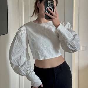 Vit topp - Söt vit långärmad topp från Loavies 