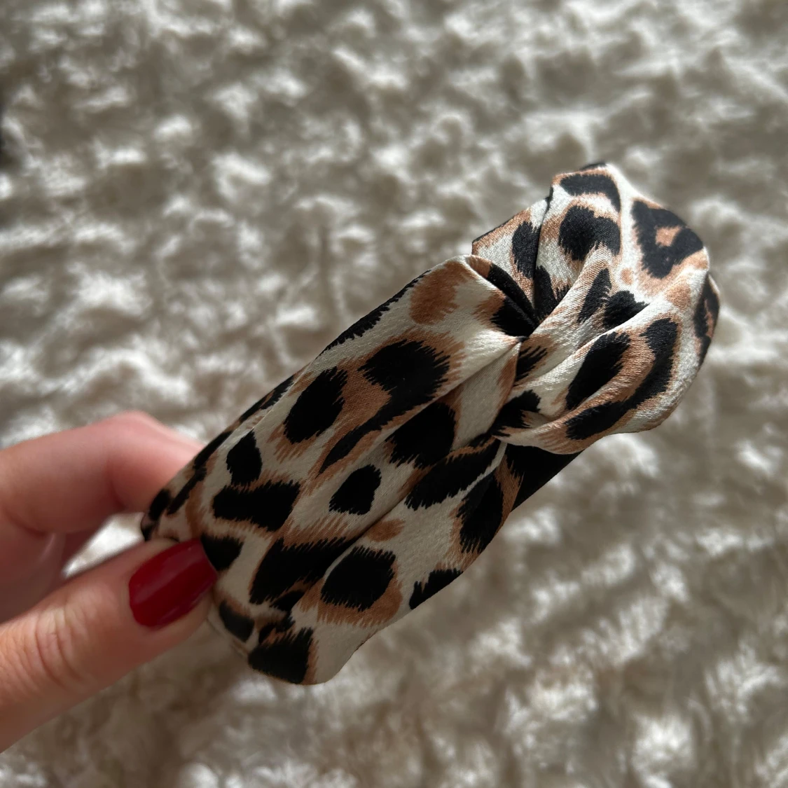 Leopardfärgat hårband