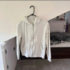 Vit hoodie - Vid hoodie